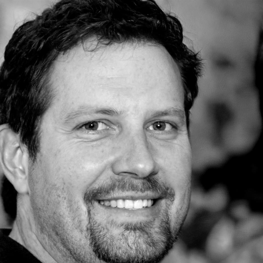 Adrián Solé, Especialista en Estrategias de Ahorro