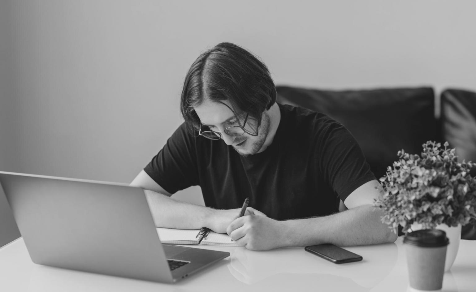 Taller práctico de planificación financiera con calculadoras y gráficos